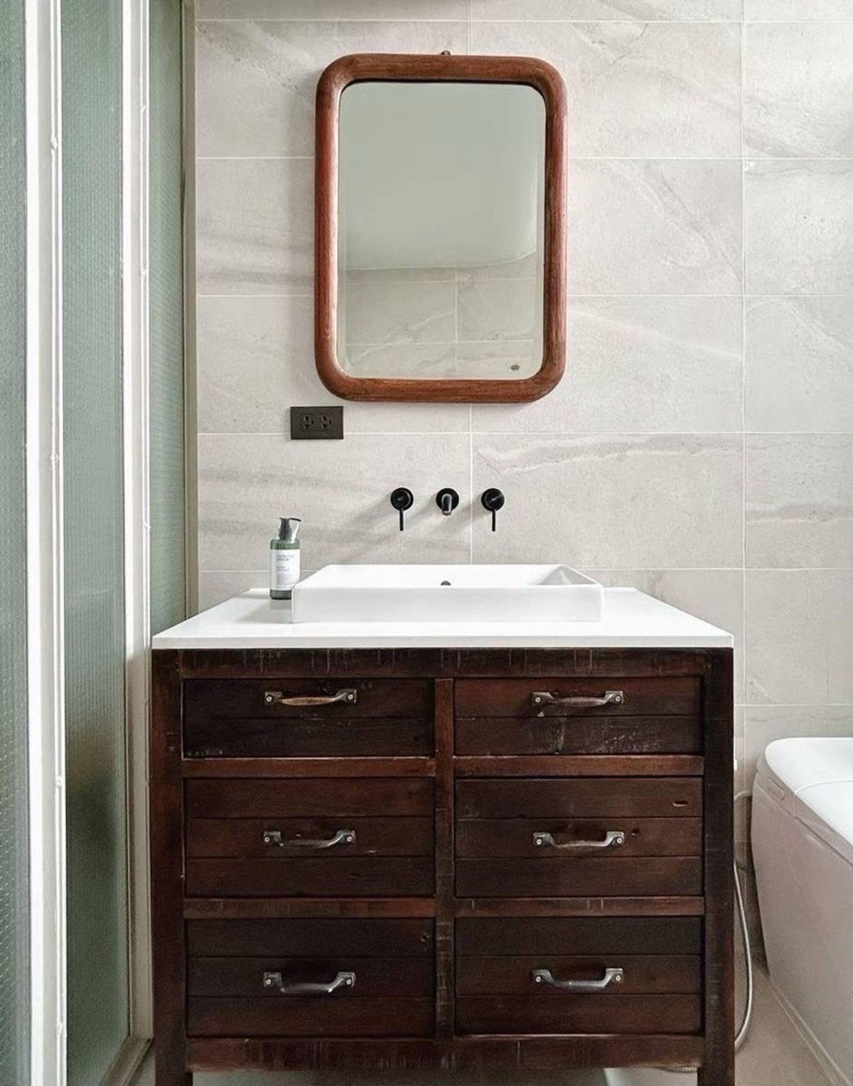 ขายทาวน์โฮมอารีย์ อนุสาวรีย์ : 📢👇ทาวน์เฮ้าส์ กลางเมือง ผสมผสานอย่างลงตัวระหว่างความมินิมอลและมีเสน่ห์ ตอบโจทย์ไลฟ์สไตล์คนเมืองรุ่นใหม่ รายล้อมด้วย ร้านอาหาร ร้านคาเฟ่ที่มีชื่อเสียงมากมาย เดินทางสะดวก เข้าออกได้หลายเส้นทาง 