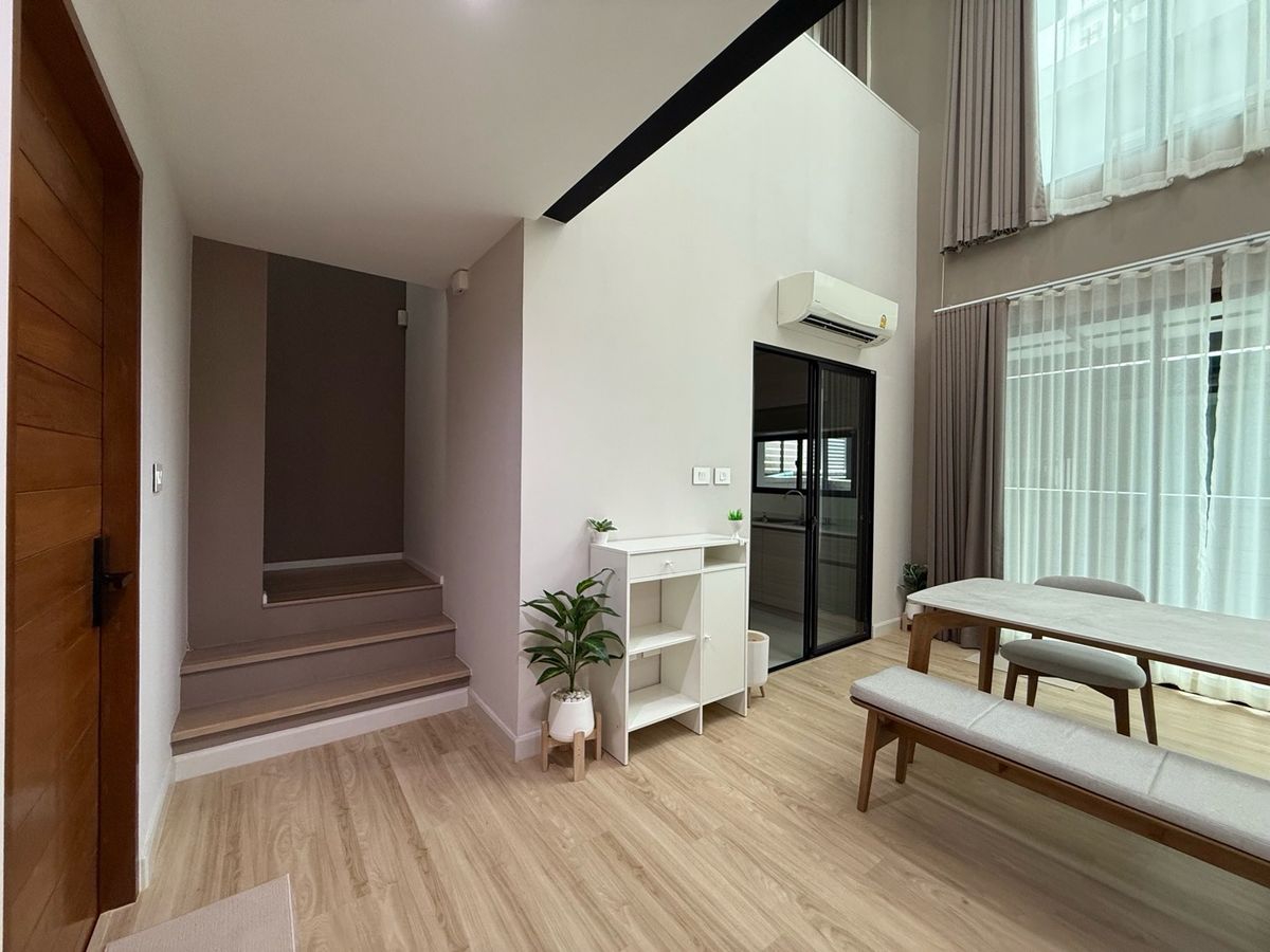For RentTownhomePattanakan, Srinakarin : 
