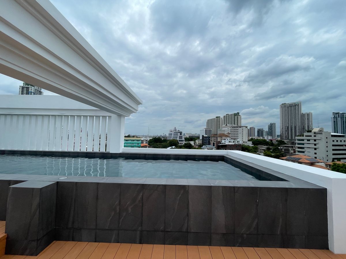 ขายบ้านอารีย์ อนุสาวรีย์ : ขายบ้านสุดหรู 7 ชั้น พร้อมสระว่ายน้ำส่วนตัวในพหลโยธิน 11, เย็นสบายดี เรสซิเดนซ์ 8 ห้องนอน 11 ห้องน้ำ 7 ที่จอดรถ ตั้งอยู่ในซอยอารีย์ ซึ่งเป็นย่านที่มีชีวิตชีวาที่ขึ้นชื่อด้านแหล่งธุรกิจ ใกล้ BTS อารีย์ และทางด่วน