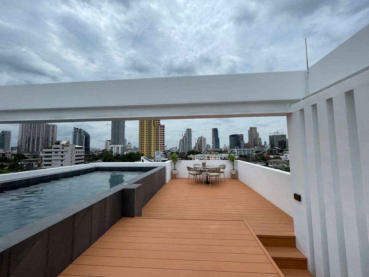 ขายบ้านอารีย์ อนุสาวรีย์ : ขายบ้านสุดหรู 7 ชั้น พร้อมสระว่ายน้ำส่วนตัวในพหลโยธิน 11, เย็นสบายดี เรสซิเดนซ์ 8 ห้องนอน 11 ห้องน้ำ 7 ที่จอดรถ ตั้งอยู่ในซอยอารีย์ ซึ่งเป็นย่านที่มีชีวิตชีวาที่ขึ้นชื่อด้านแหล่งธุรกิจ ใกล้ BTS อารีย์ และทางด่วน