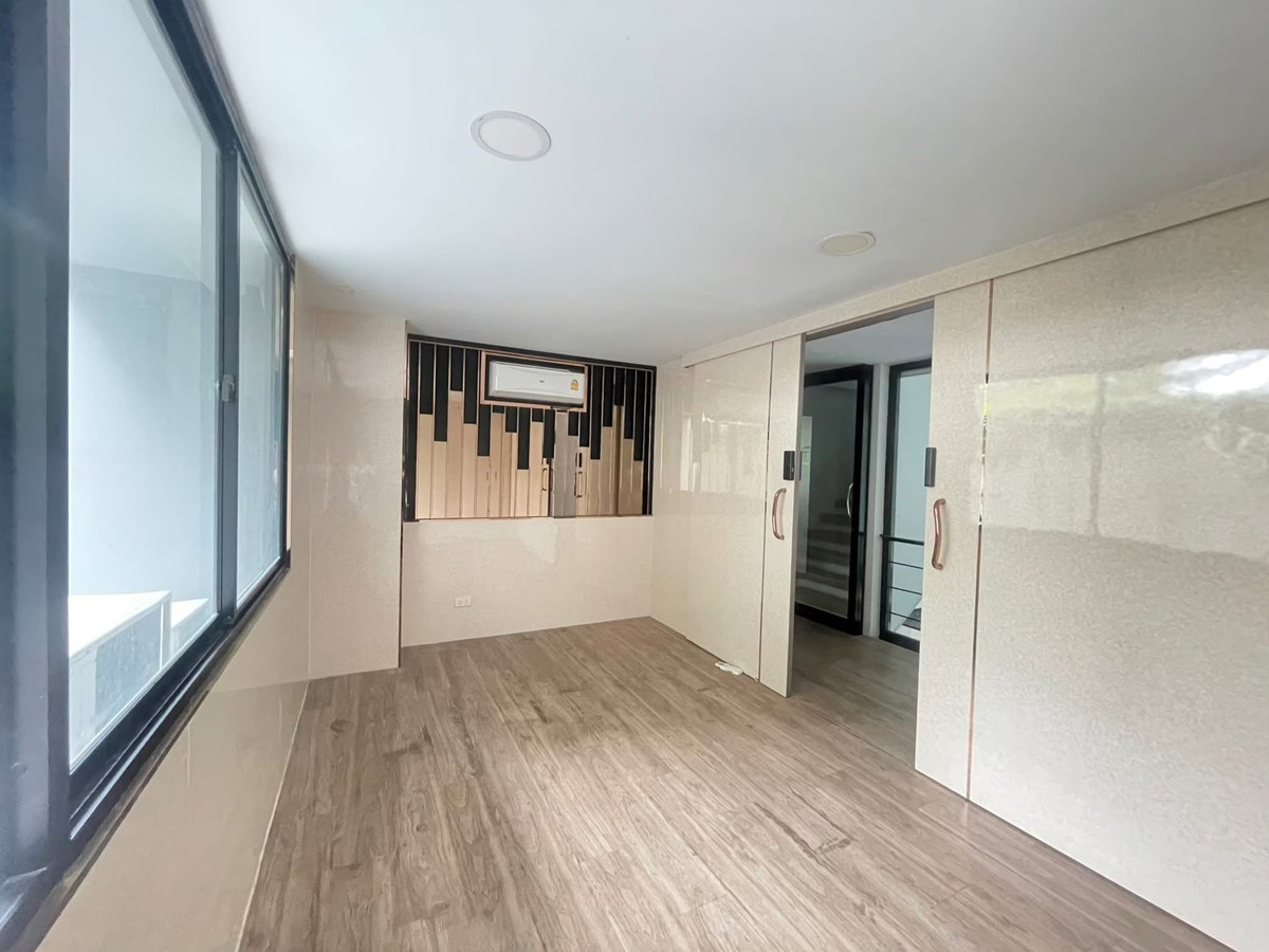 ขายทาวน์โฮมเกษตร นวมินทร์ ลาดปลาเค้า : 🔥 ด่วนที่สุด! โอกาสสุดท้าย โฮมออฟฟิศ Nirvana@Work ลาดพร้าว–เกษตรนวมินทร์ ขายถูกกว่าราคาตลาดเกือบครึ่ง! ช้าหมดอดแน่นอน! ตึกข้างๆ เพิ่งปิดดีลขายไปในราคากว่า 19.xx ล้าน! เหลือเพียงตึกนี้ตึกเดียวที่เจ้าของยังตัดใจขายราคาเดิม 11.5 ล้านบาท (ก่อนจะปรับราคาขึ้น