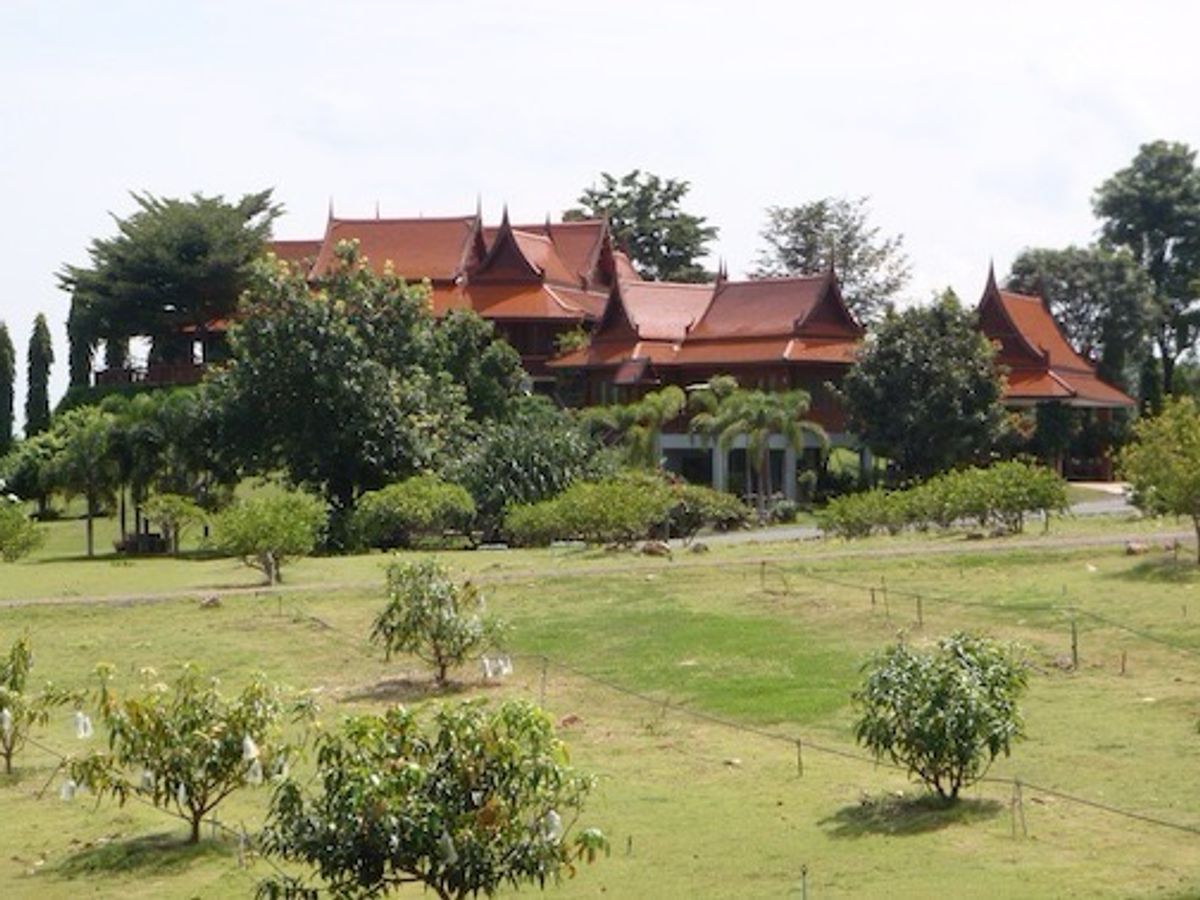 For SaleLandPak Chong KhaoYai : 📢👇 Stunning Hilltop Estate with Luxury Thai-Style Villas Nestled in Serene Natural SurroundingsA rare opportunity for those seeking tranquility and long-term development potential. This beautiful land is ideal for a private retreat, luxury resort, Fre