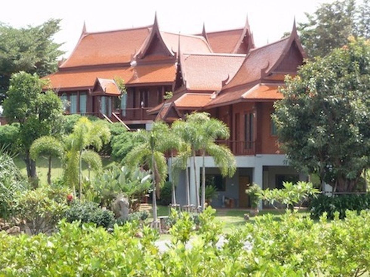 ขายที่ดินปากช่อง เขาใหญ่ : 📢👇 ที่ดินแปลงงามบนเนินเขาสูง พร้อมเรือนไทยหมู่หรูหรา สง่างาม ท่ามกลางธรรมชาติอันเงียบสงบ โอกาสพิเศษสำหรับผู้ที่มองหาทั้งความสงบส่วนตัวและศักยภาพในการพัฒนา ที่ดินแปลงนี้เหมาะอย่างยิ่งสำหรับเป็นบ้านพักตากอากาศ รีสอร์ท พร้อมโฉนดครุฑแดง พร้อมโอนทันที