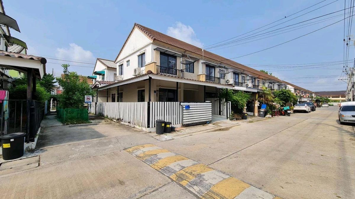 ทาวน์โฮมลาดกระบัง สุวรรณภูมิ : ลาดกระบัง สุวรรณภูมิ มี3ห้องนอน ให้เช่า15,500บาท เจ้าของเอง0909847984