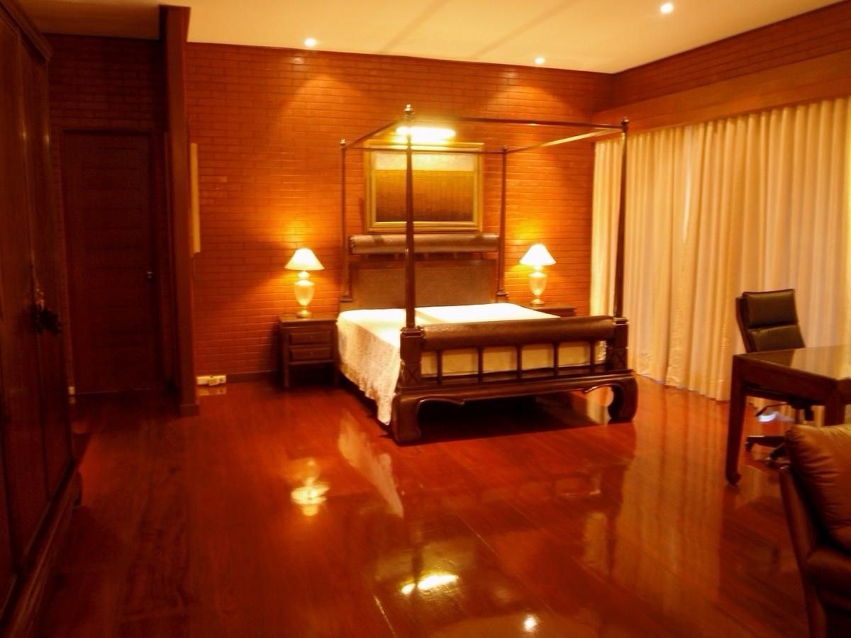 For SaleLandPak Chong KhaoYai : 📢👇 Stunning Hilltop Estate with Luxury Thai-Style Villas Nestled in Serene Natural SurroundingsA rare opportunity for those seeking tranquility and long-term development potential. This beautiful land is ideal for a private retreat, luxury resort, Fre