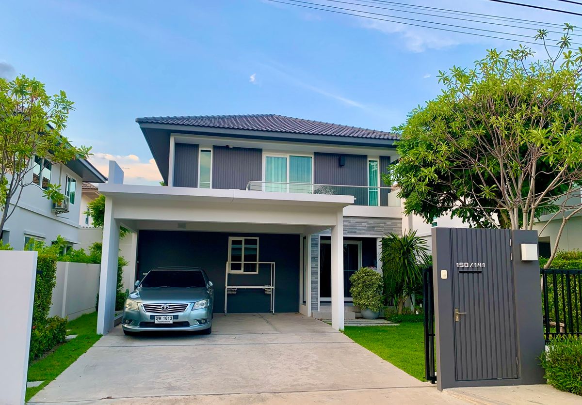 ขายบ้านลาดกระบัง สุวรรณภูมิ : มัณฑนา มอเตอร์เวย์ – กรุงเทพกรีฑาตัดใหม่ ราคา 7.99 ล้าน แอร์ ม่าน เฟอร์นิเจอร์บิ้วอินทั้งหลัง Tel.0636289464 น้ำตาล