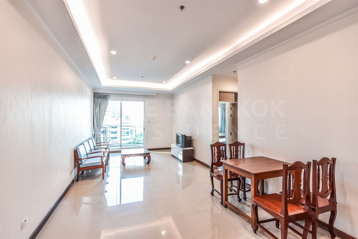 For RentCondoRatchathewi,Phayathai : Urgent rent. RenOvate room is completed. Supalai Elite Phayathai 2B2B 96SQM. Only 38K/Month.