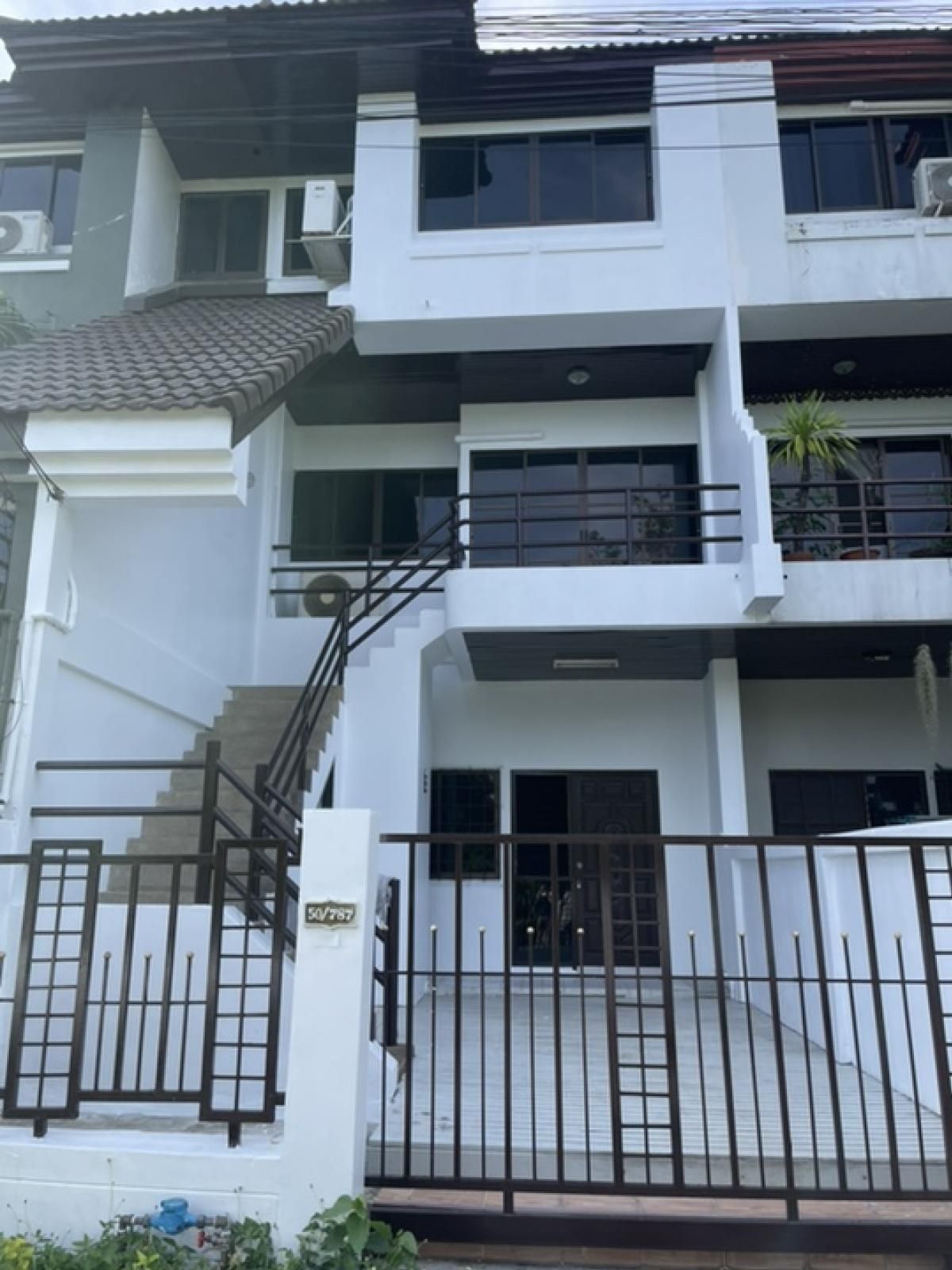 ให้เช่าทาวน์โฮมบางนา แบริ่ง ลาซาล : ให้เช่าทาวน์โฮม 3 ชั้น ทำเลดี ติด รร.นานาชาติบางกอกพัฒนา สุขุมวิท 105 ซอยลาซาล 37