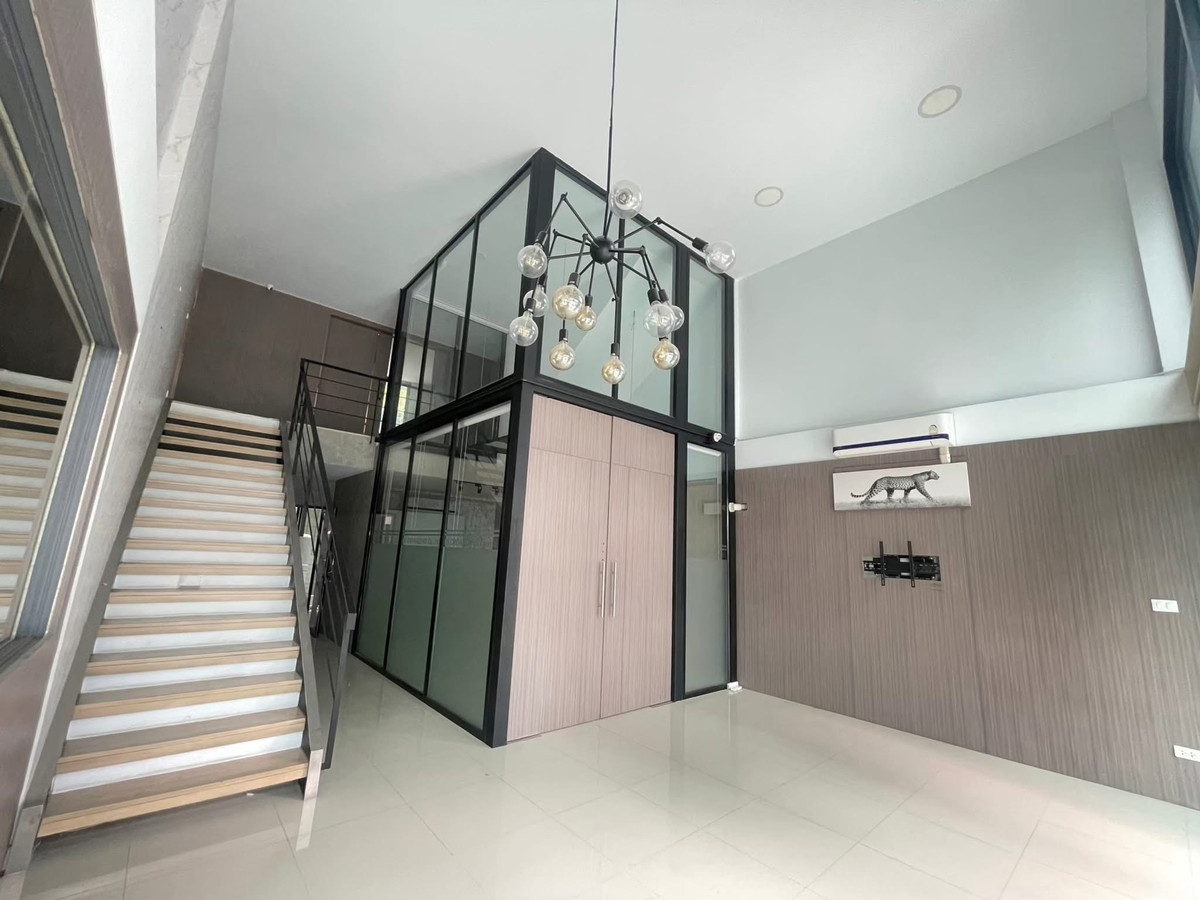 ขายทาวน์โฮมเกษตร นวมินทร์ ลาดปลาเค้า : 🔥 ด่วนที่สุด! โอกาสสุดท้าย โฮมออฟฟิศ Nirvana@Work ลาดพร้าว–เกษตรนวมินทร์ ขายถูกกว่าราคาตลาดเกือบครึ่ง! ช้าหมดอดแน่นอน! ตึกข้างๆ เพิ่งปิดดีลขายไปในราคากว่า 19.xx ล้าน! เหลือเพียงตึกนี้ตึกเดียวที่เจ้าของยังตัดใจขายราคาเดิม 11.5 ล้านบาท (ก่อนจะปรับราคาขึ้น