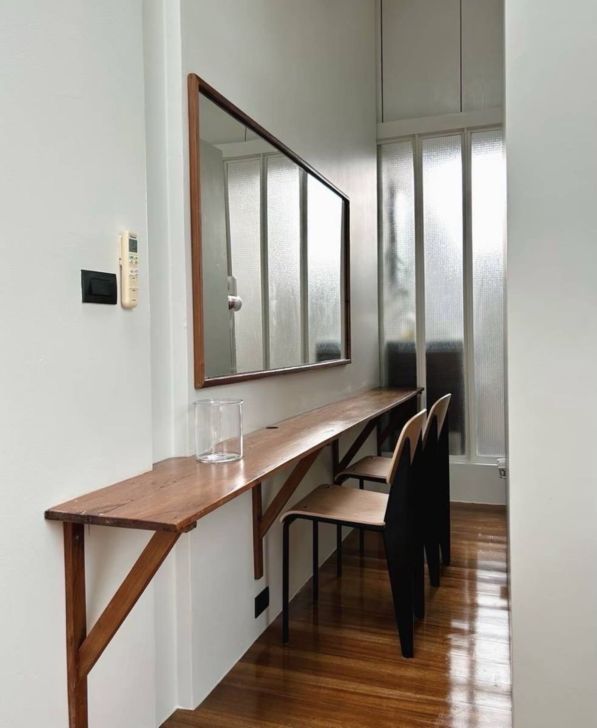 ขายทาวน์โฮมอารีย์ อนุสาวรีย์ : 📢👇ทาวน์เฮ้าส์ กลางเมือง ผสมผสานอย่างลงตัวระหว่างความมินิมอลและมีเสน่ห์ ตอบโจทย์ไลฟ์สไตล์คนเมืองรุ่นใหม่ รายล้อมด้วย ร้านอาหาร ร้านคาเฟ่ที่มีชื่อเสียงมากมาย เดินทางสะดวก เข้าออกได้หลายเส้นทาง 