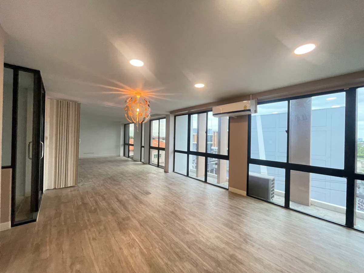 ขายทาวน์โฮมเกษตร นวมินทร์ ลาดปลาเค้า : 🔥 ด่วนที่สุด! โอกาสสุดท้าย โฮมออฟฟิศ Nirvana@Work ลาดพร้าว–เกษตรนวมินทร์ ขายถูกกว่าราคาตลาดเกือบครึ่ง! ช้าหมดอดแน่นอน! ตึกข้างๆ เพิ่งปิดดีลขายไปในราคากว่า 19.xx ล้าน! เหลือเพียงตึกนี้ตึกเดียวที่เจ้าของยังตัดใจขายราคาเดิม 11.5 ล้านบาท (ก่อนจะปรับราคาขึ้น