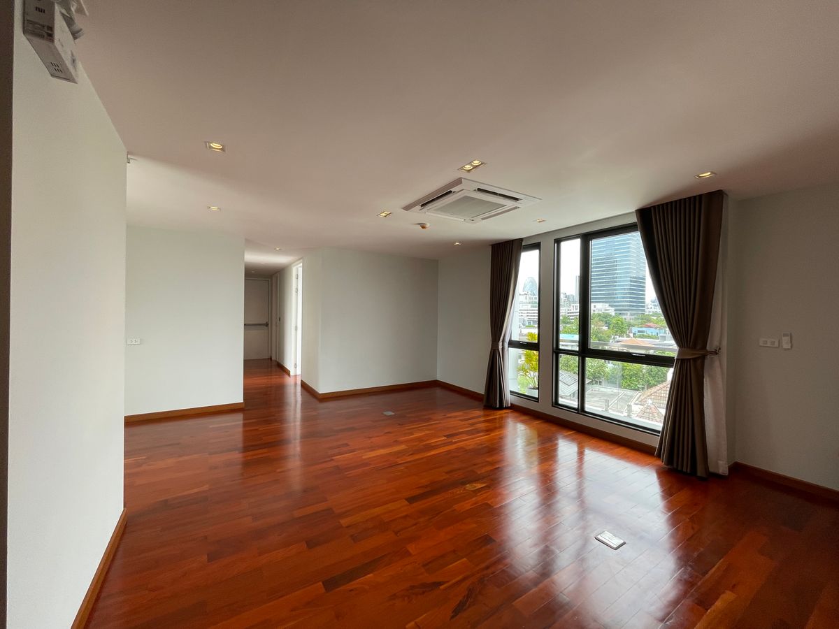 ขายบ้านอารีย์ อนุสาวรีย์ : ขายบ้านสุดหรู 7 ชั้น พร้อมสระว่ายน้ำส่วนตัวในพหลโยธิน 11, เย็นสบายดี เรสซิเดนซ์ 8 ห้องนอน 11 ห้องน้ำ 7 ที่จอดรถ ตั้งอยู่ในซอยอารีย์ ซึ่งเป็นย่านที่มีชีวิตชีวาที่ขึ้นชื่อด้านแหล่งธุรกิจ ใกล้ BTS อารีย์ และทางด่วน