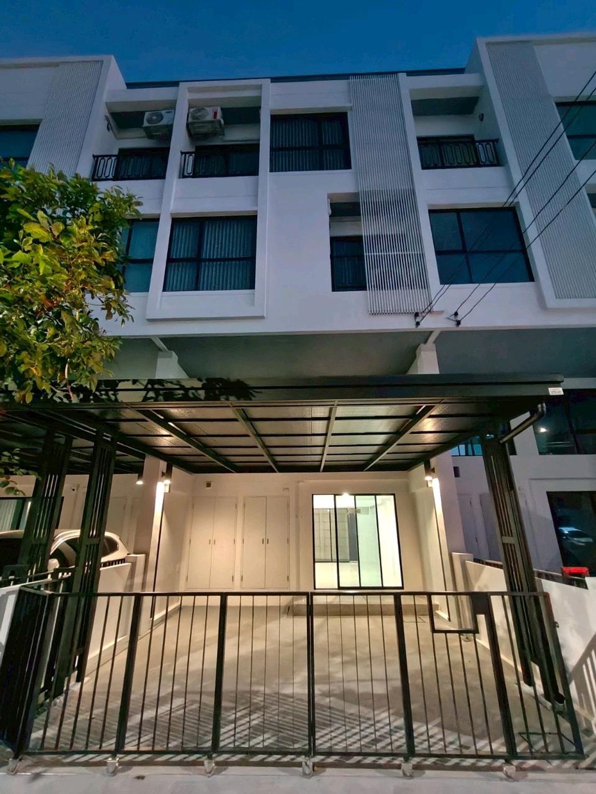 ให้เช่าทาวน์โฮมลาดพร้าว101 แฮปปี้แลนด์ : 🔹 ให้เช่าทาวน์โฮม 3 ชั้น โครงการ Maison 168 ลาดพร้าว 101