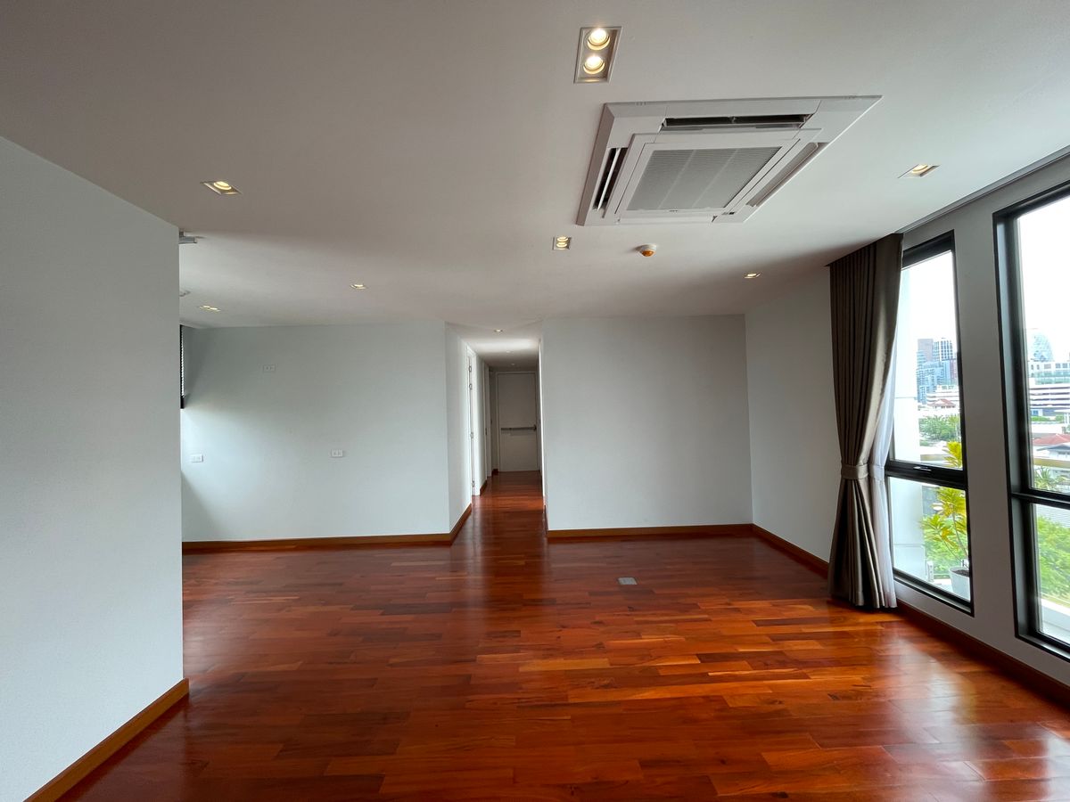 ขายบ้านอารีย์ อนุสาวรีย์ : ขายบ้านสุดหรู 7 ชั้น พร้อมสระว่ายน้ำส่วนตัวในพหลโยธิน 11, เย็นสบายดี เรสซิเดนซ์ 8 ห้องนอน 11 ห้องน้ำ 7 ที่จอดรถ ตั้งอยู่ในซอยอารีย์ ซึ่งเป็นย่านที่มีชีวิตชีวาที่ขึ้นชื่อด้านแหล่งธุรกิจ ใกล้ BTS อารีย์ และทางด่วน