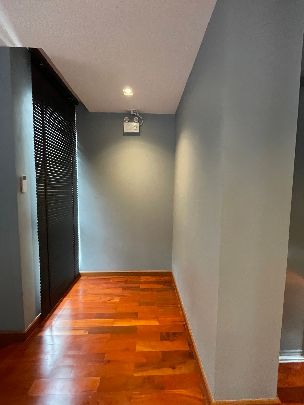 ขายบ้านอารีย์ อนุสาวรีย์ : ขายบ้านสุดหรู 7 ชั้น พร้อมสระว่ายน้ำส่วนตัวในพหลโยธิน 11, เย็นสบายดี เรสซิเดนซ์ 8 ห้องนอน 11 ห้องน้ำ 7 ที่จอดรถ ตั้งอยู่ในซอยอารีย์ ซึ่งเป็นย่านที่มีชีวิตชีวาที่ขึ้นชื่อด้านแหล่งธุรกิจ ใกล้ BTS อารีย์ และทางด่วน