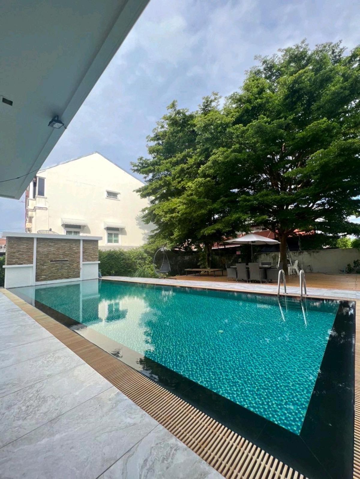 ขายบ้านปิ่นเกล้า จรัญสนิทวงศ์ : ขายบ้านสวยพร้อมสระ 1 ไร่ ราคาดีสุด🔥🔥จรัญ 35 ใกล้ศิริราช เดินทางสะดวก (แถมเฟอร์ อยู่ได้ทันที)