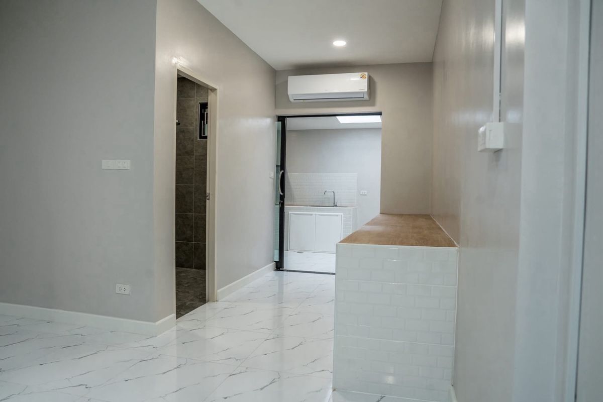 ขายทาวน์โฮมสุขุมวิท อโศก ทองหล่อ : 📢👇 ราคาดีที่อยู่ใจกลางเมืองทาวน์โฮม 4 ชั้น รีโนเวทใหม่ สไตล์ Modern ใกล้เอกมัย ทองหล่อ Rooftop สำหรับพักผ่อนหรือจัดปาร์ตี้วิวเมือง เดินทางสะดวก เข้าออกได้หลายเส้นทาง