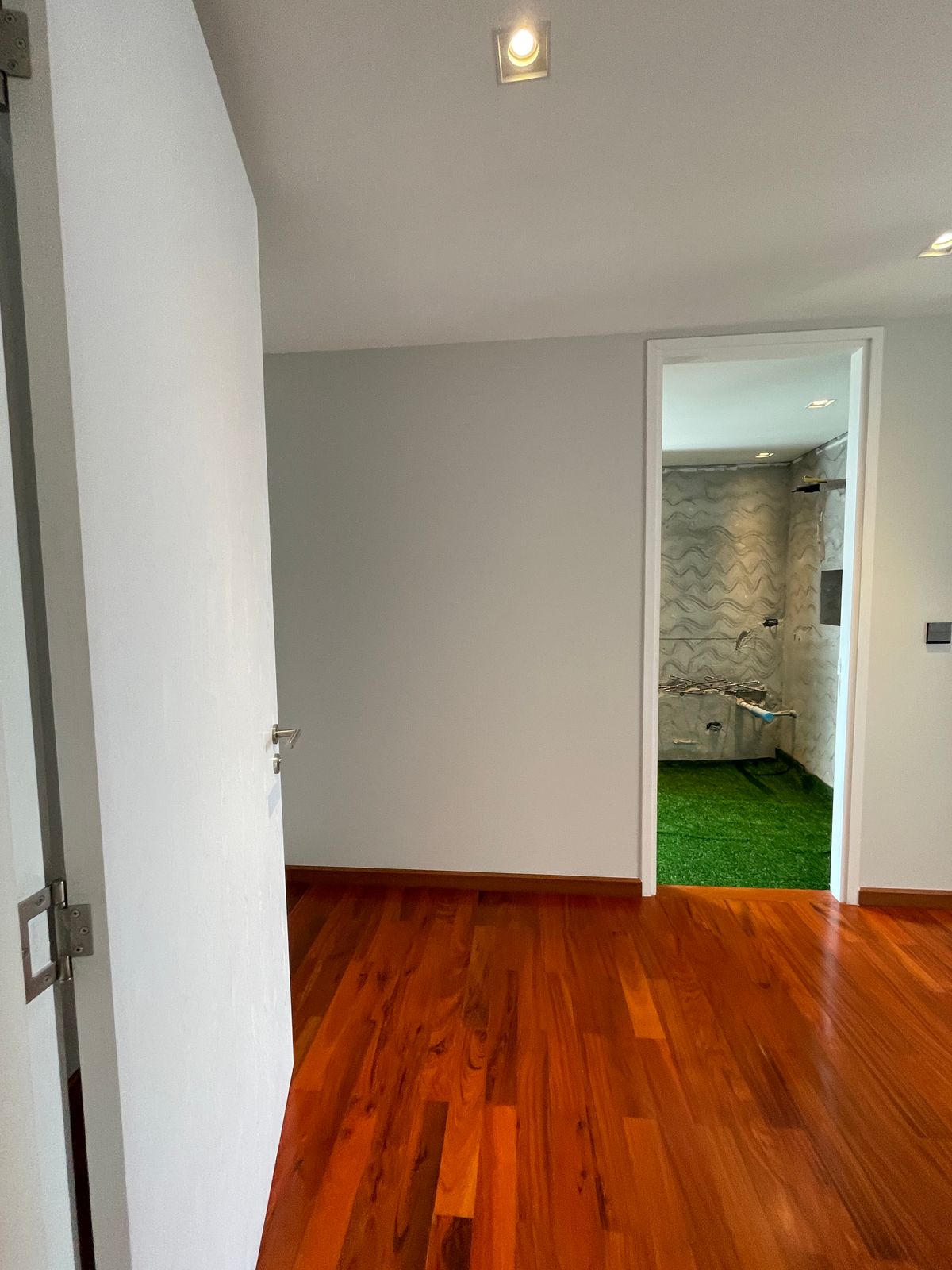 ขายบ้านอารีย์ อนุสาวรีย์ : ขายบ้านสุดหรู 7 ชั้น พร้อมสระว่ายน้ำส่วนตัวในพหลโยธิน 11, เย็นสบายดี เรสซิเดนซ์ 8 ห้องนอน 11 ห้องน้ำ 7 ที่จอดรถ ตั้งอยู่ในซอยอารีย์ ซึ่งเป็นย่านที่มีชีวิตชีวาที่ขึ้นชื่อด้านแหล่งธุรกิจ ใกล้ BTS อารีย์ และทางด่วน