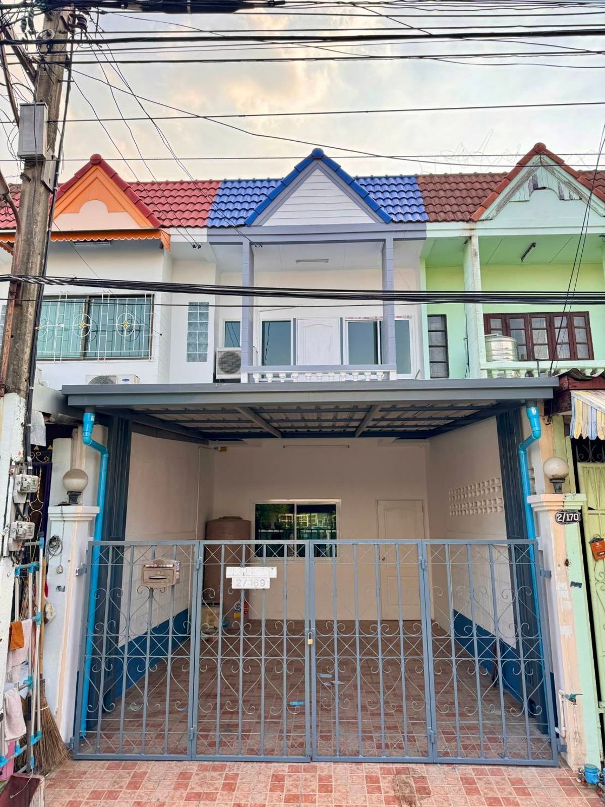 ขายทาวน์โฮมนวมินทร์ รามอินทรา : ขายทาวเฮาส์รีโนเวทใหม่ หมู่บ้านเฉลิมสุขนิเวศน์ 9 ซอยรามอินทรา 14  ปากซอยสถานีรถไฟฟ้ามัยลาภ เข้าอยู่ได้เลย 