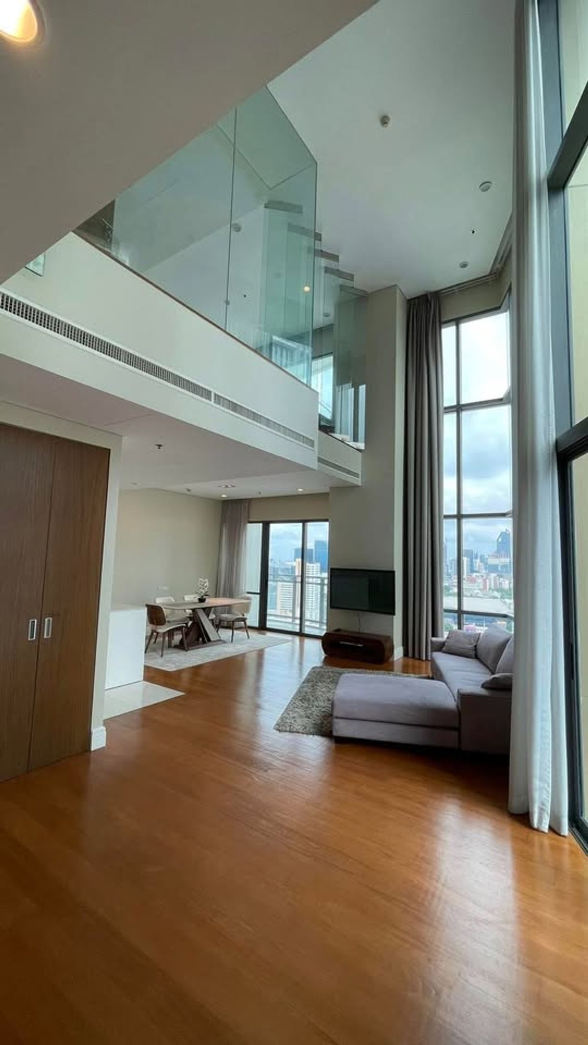 ขายคอนโดคลองเตย กล้วยน้ำไท : ขายคอนโดไบร์ท24  Duplex  (BTS พร้อมพงษ์) พื้นที่ใช้สอย 180 ตารางเมตร ชั้น 25-26 มีเฟอร์นิเจอร์ เครื่องใช้ไฟฟ้าบางส่วน สุขุมวิท 24 สุขุมวิท แขวงคลองตัน เขต คลองเตย กรุงเทพ Terminal 21