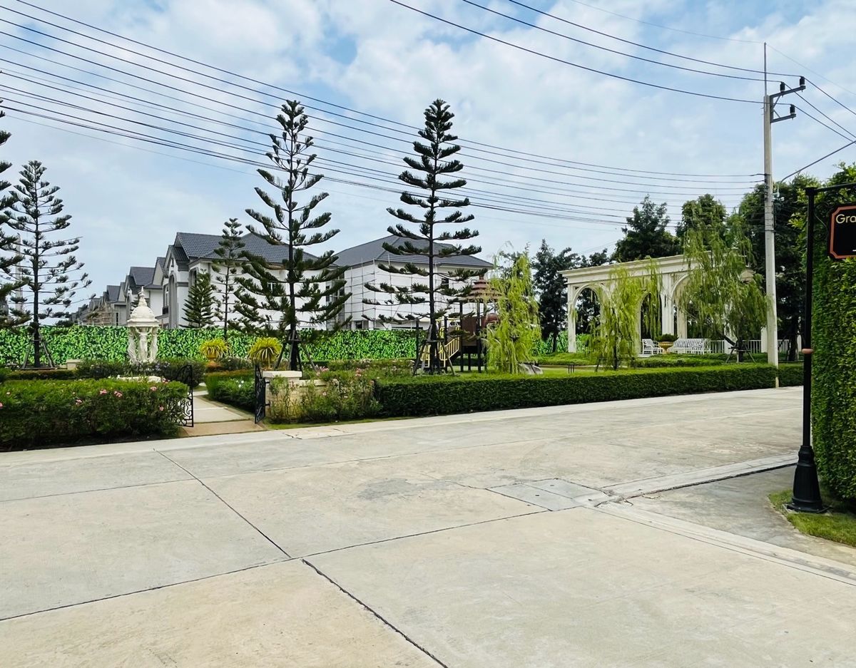 For SaleHousePathum Thani,Rangsit, Thammasat : House for sale, Vibhavadi Rangsit, has a swimming pool to go to 6 million houses, the largest corner of the corner of 450 sq. M. more beautiful than the angel Grandeviphawadee Rangsit