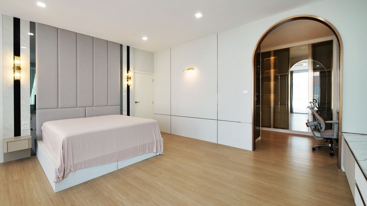 For SaleHousePathum Thani,Rangsit, Thammasat : ✨🏡 New house, back corner 🎁 Decorated more than 5 million 📌 with 10 kw solar cells! 📌