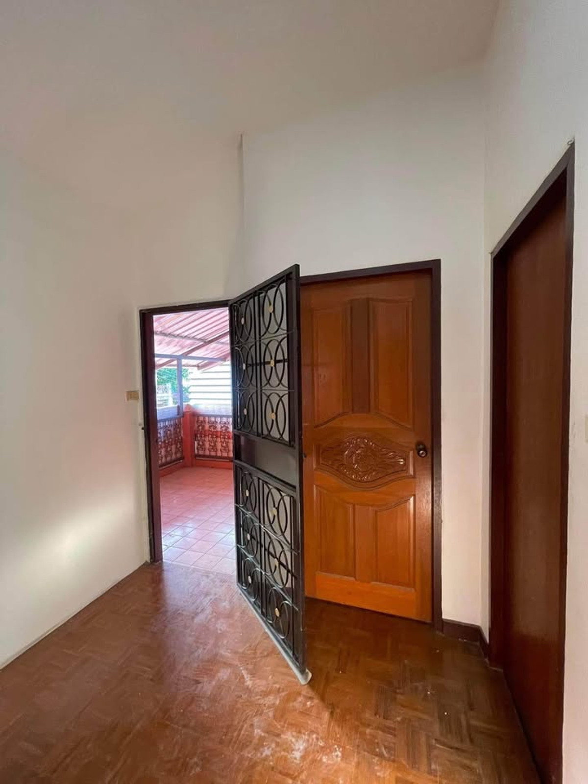 ให้เช่าบ้านนนทบุรี บางใหญ่ บางบัวทอง : บ้านพร้อมโกดัง 200ตรว. ซอยบัวทองเคหะ 6 ห้องนอน 3 ห้องน้ำ หมู่บ้านเรือนไทย นนทบุรี