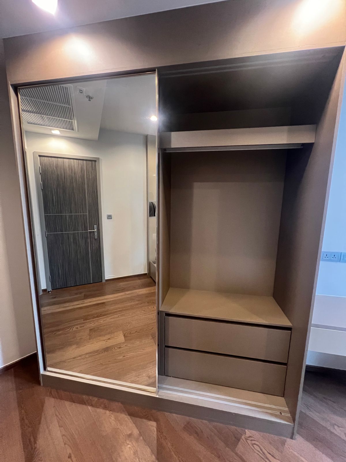 ให้เช่าคอนโดอารีย์ อนุสาวรีย์ :  Ready to Move in , Rent Ideo Q Victory 1bed 35sqm 27,000 THB