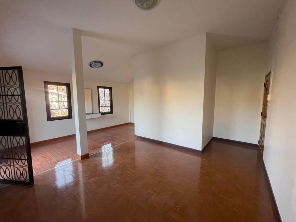 ให้เช่าบ้านนนทบุรี บางใหญ่ บางบัวทอง : บ้านพร้อมโกดัง 200ตรว. ซอยบัวทองเคหะ 6 ห้องนอน 3 ห้องน้ำ หมู่บ้านเรือนไทย นนทบุรี