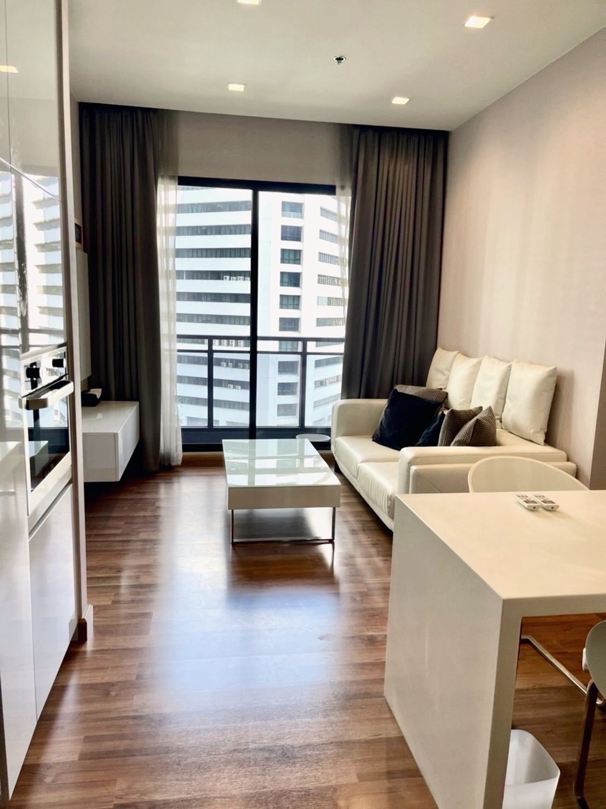 ให้เช่าคอนโดรัชดา ห้วยขวาง : For Rent - Ivy Ampio Luxury Condo ถูกมาก ห้องจริงสวย Fully furnished ใกล้MRT ศูนย์วัฒนธรรม