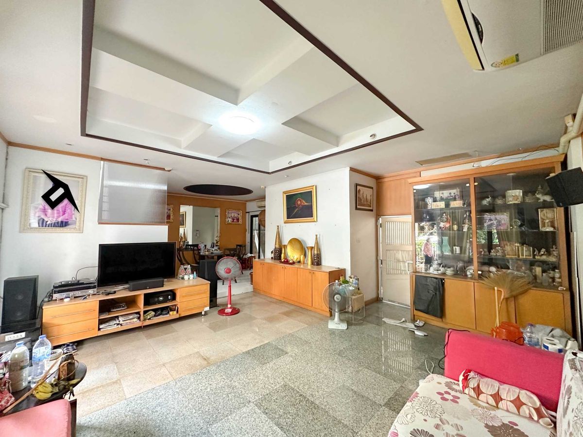 ขายทาวน์โฮมโชคชัย4 ลาดพร้าว71 : ขายทาวน์โฮม 2 หลังติดกัน ม.มนตรีทาวน์โฮม 350 ตร.ม. ใกล้ เซ็นทรัลอีสวิว