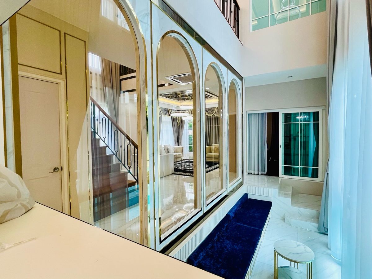 For SaleHousePathum Thani,Rangsit, Thammasat : House for sale, Vibhavadi Rangsit, has a swimming pool to go to 6 million houses, the largest corner of the corner of 450 sq. M. more beautiful than the angel Grandeviphawadee Rangsit