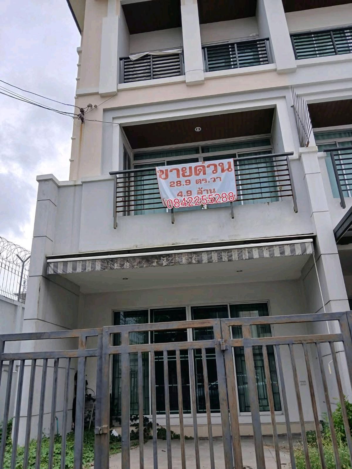 ขายทาวน์โฮมพัฒนาการ ศรีนครินทร์ : ทาวน์โฮม 3 ชั้นหลังริม เนื้อที่ 28.90 ตร.วา พร้อมเฟอร์ แอร์ ถูกที่สุดในโครงการ