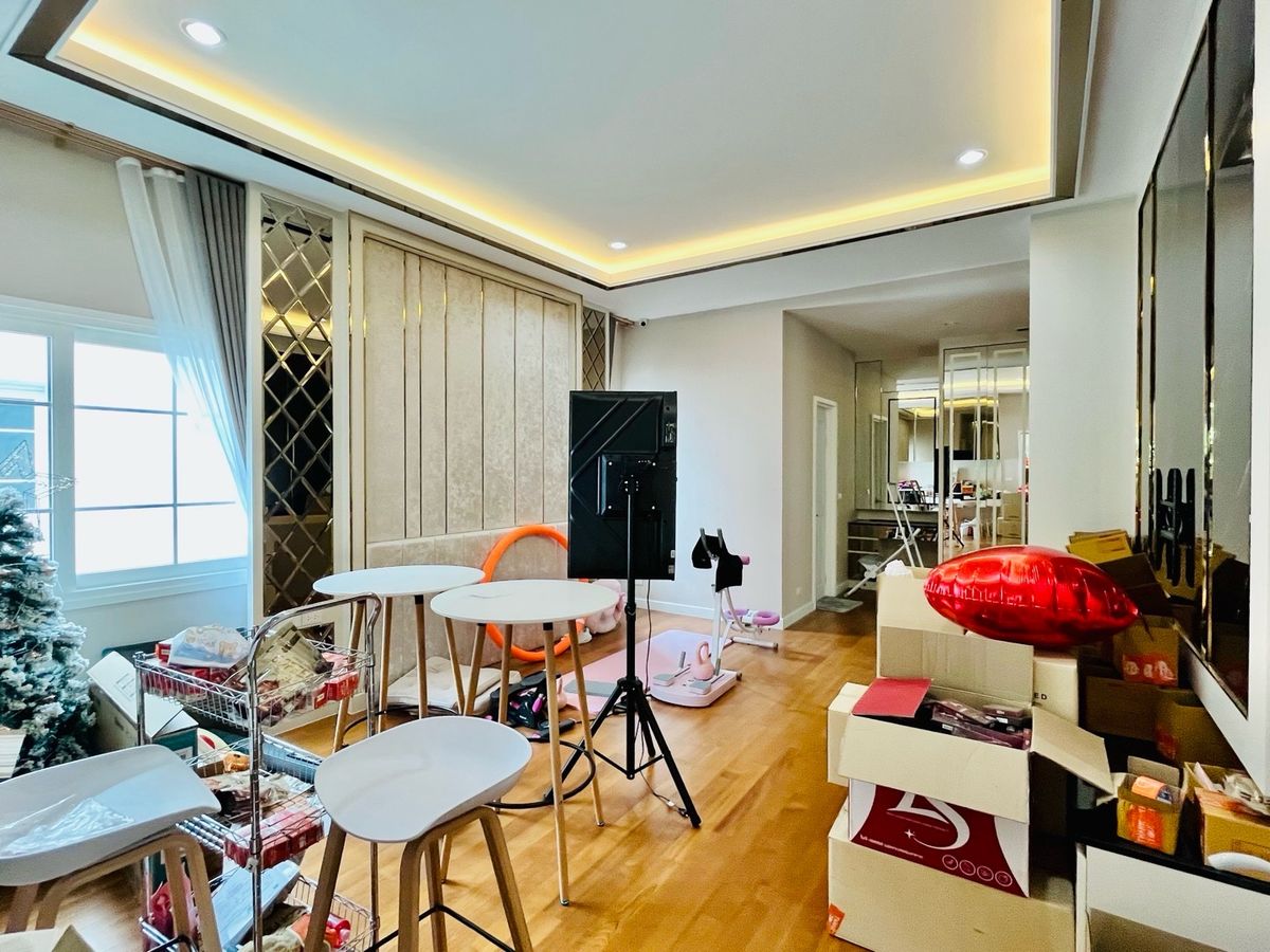 For SaleHousePathum Thani,Rangsit, Thammasat : House for sale, Vibhavadi Rangsit, has a swimming pool to go to 6 million houses, the largest corner of the corner of 450 sq. M. more beautiful than the angel Grandeviphawadee Rangsit