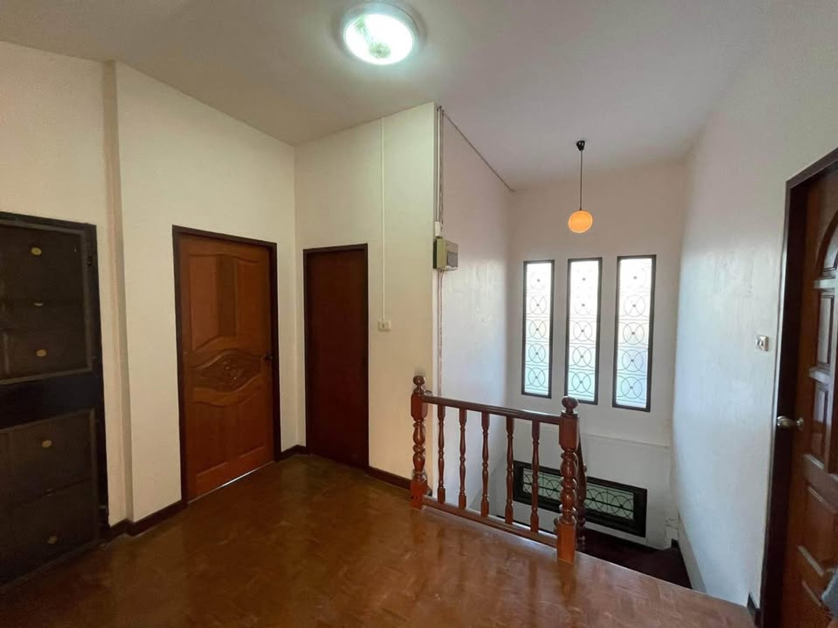 ให้เช่าบ้านนนทบุรี บางใหญ่ บางบัวทอง : บ้านพร้อมโกดัง 200ตรว. ซอยบัวทองเคหะ 6 ห้องนอน 3 ห้องน้ำ หมู่บ้านเรือนไทย นนทบุรี