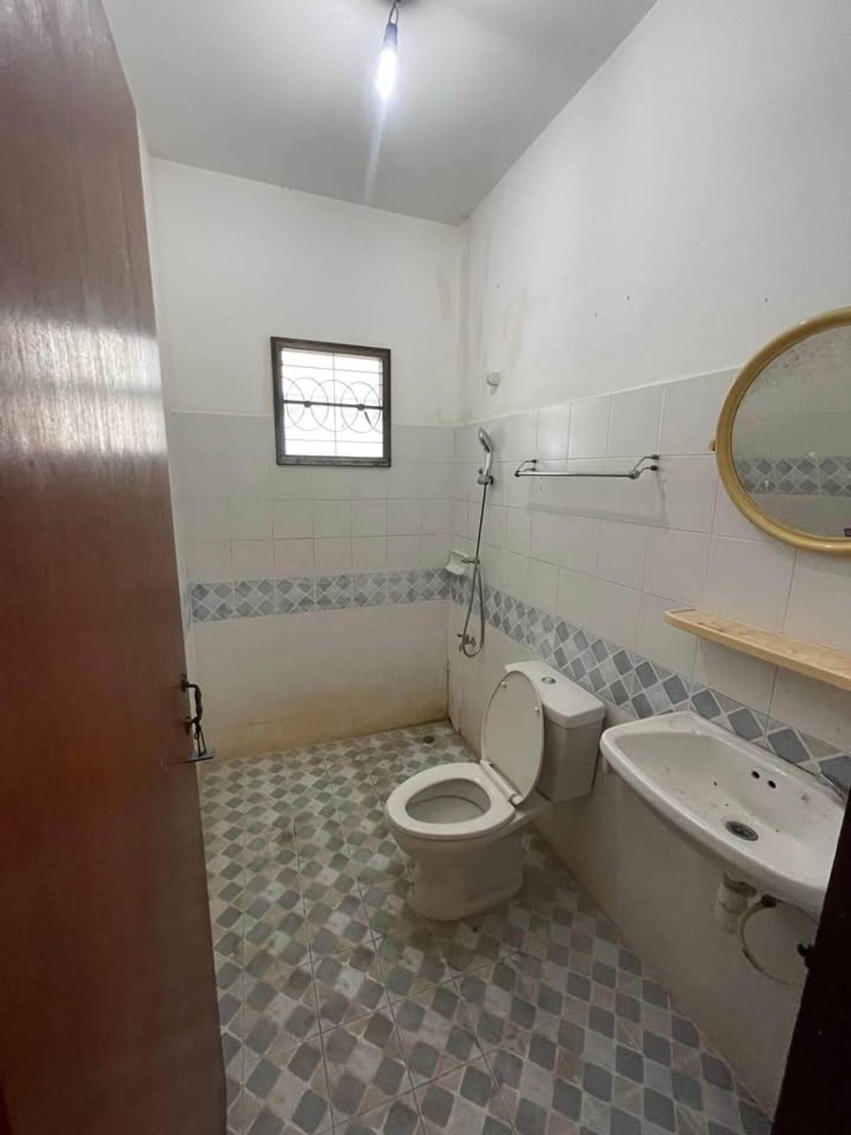 ให้เช่าบ้านนนทบุรี บางใหญ่ บางบัวทอง : บ้านพร้อมโกดัง 200ตรว. ซอยบัวทองเคหะ 6 ห้องนอน 3 ห้องน้ำ หมู่บ้านเรือนไทย นนทบุรี