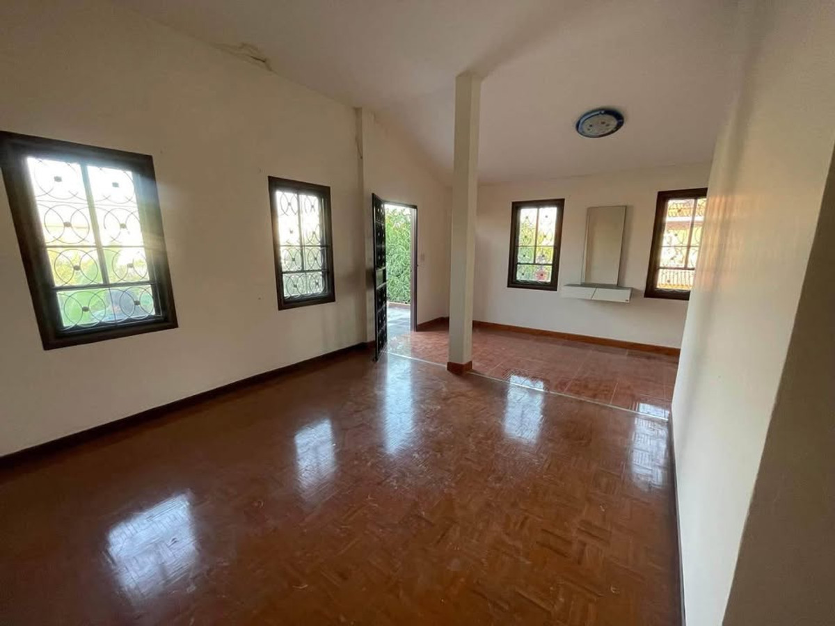 ให้เช่าบ้านนนทบุรี บางใหญ่ บางบัวทอง : บ้านพร้อมโกดัง 200ตรว. ซอยบัวทองเคหะ 6 ห้องนอน 3 ห้องน้ำ หมู่บ้านเรือนไทย นนทบุรี