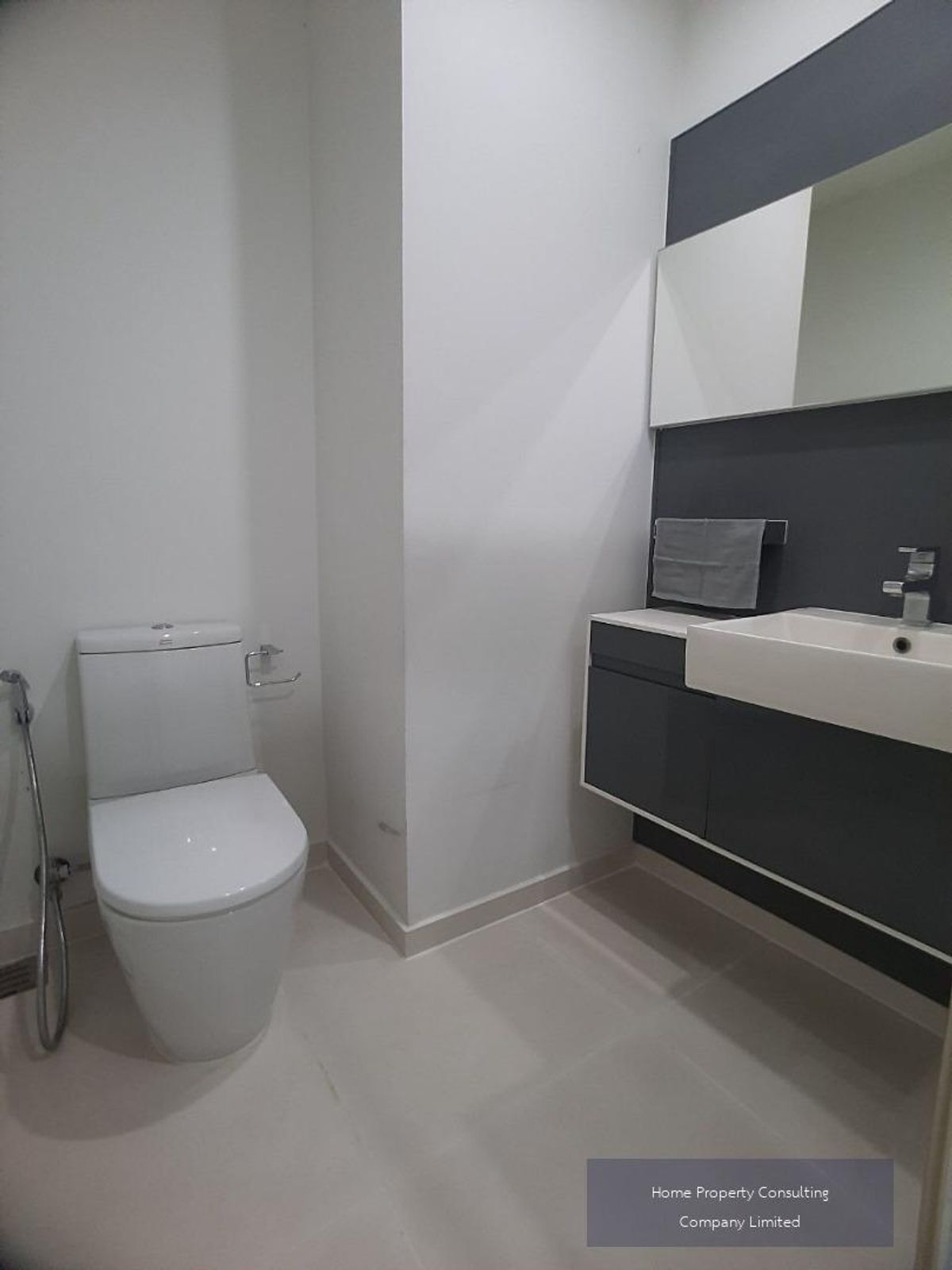 For SaleCondoOnnut, Udomsuk : Urgent sale, cheap for sale, The Room Sukhumvit 62, near BTS Punnawithi (14 m/1 minute). Interested in negotiating @condobkk (with @) Code H33279