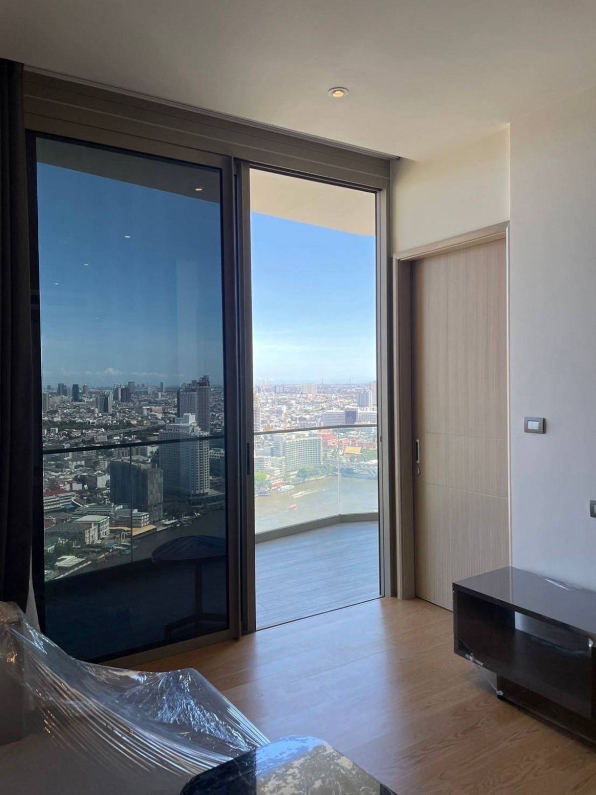 ● High floor ● 35+ floor 78.56 sq.m. | 1 Bed, Chao Phraya River view | Near Icon Siam 1 min., BTS Krung Thonburi 2 mins. Loading...