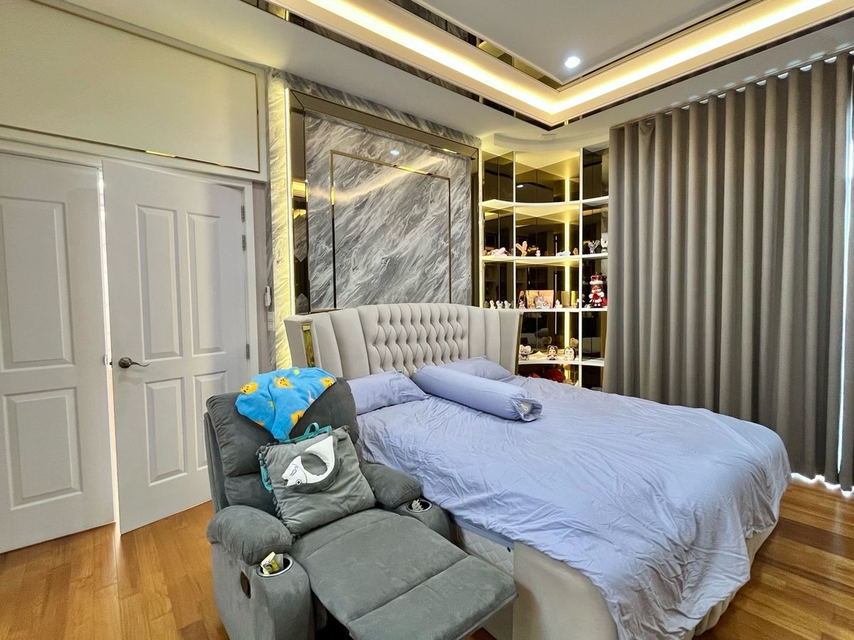 For SaleHousePathum Thani,Rangsit, Thammasat : House for sale, Vibhavadi Rangsit, has a swimming pool to go to 6 million houses, the largest corner of the corner of 450 sq. M. more beautiful than the angel Grandeviphawadee Rangsit