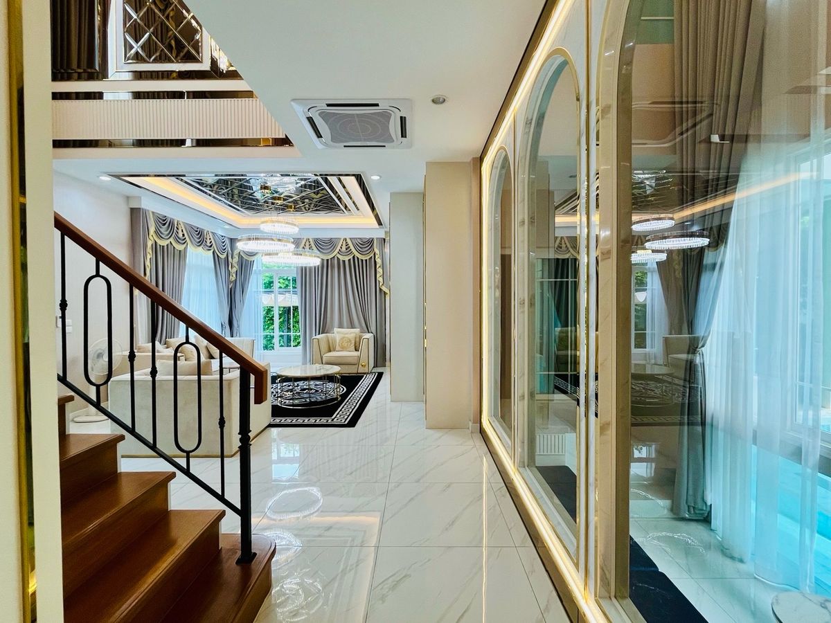 For SaleHousePathum Thani,Rangsit, Thammasat : House for sale, Vibhavadi Rangsit, has a swimming pool to go to 6 million houses, the largest corner of the corner of 450 sq. M. more beautiful than the angel Grandeviphawadee Rangsit