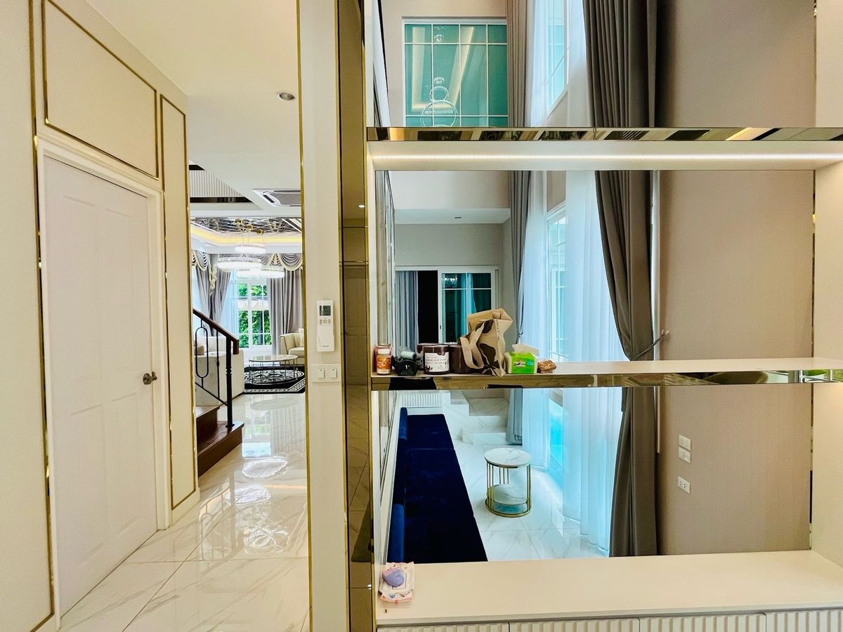 For SaleHousePathum Thani,Rangsit, Thammasat : House for sale, Vibhavadi Rangsit, has a swimming pool to go to 6 million houses, the largest corner of the corner of 450 sq. M. more beautiful than the angel Grandeviphawadee Rangsit