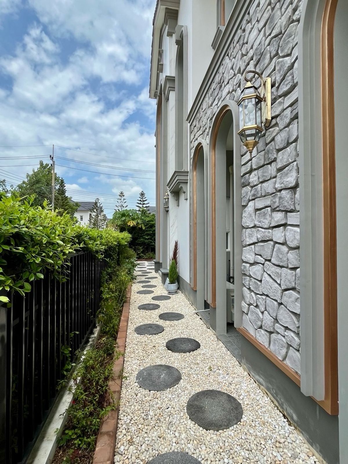 For SaleHousePathum Thani,Rangsit, Thammasat : House for sale, Vibhavadi Rangsit, has a swimming pool to go to 6 million houses, the largest corner of the corner of 450 sq. M. more beautiful than the angel Grandeviphawadee Rangsit