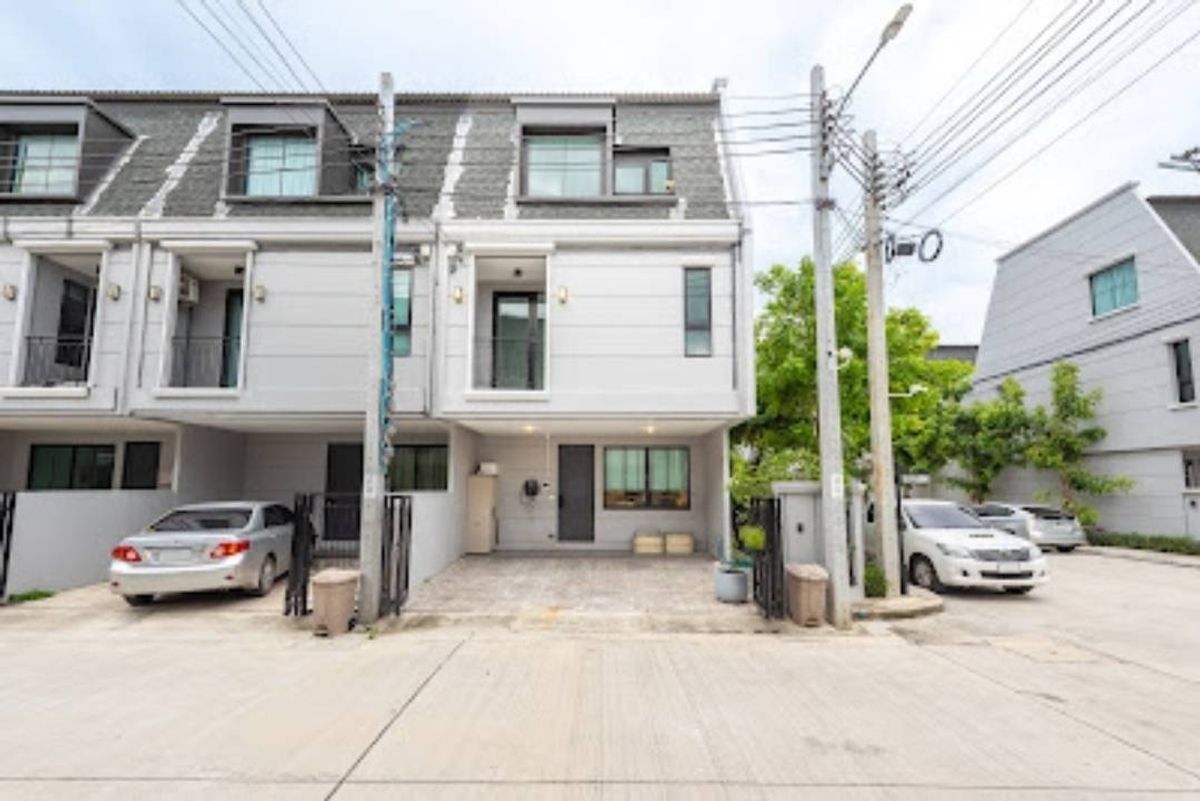 ขายทาวน์โฮมบางนา แบริ่ง ลาซาล : บ้านสวนstyle modern Cozy!! ทาวน์โฮม 3 ชั้น หมู่บ้านGreatier town Bangna-theparak ขนาด 24 ตร.วา.