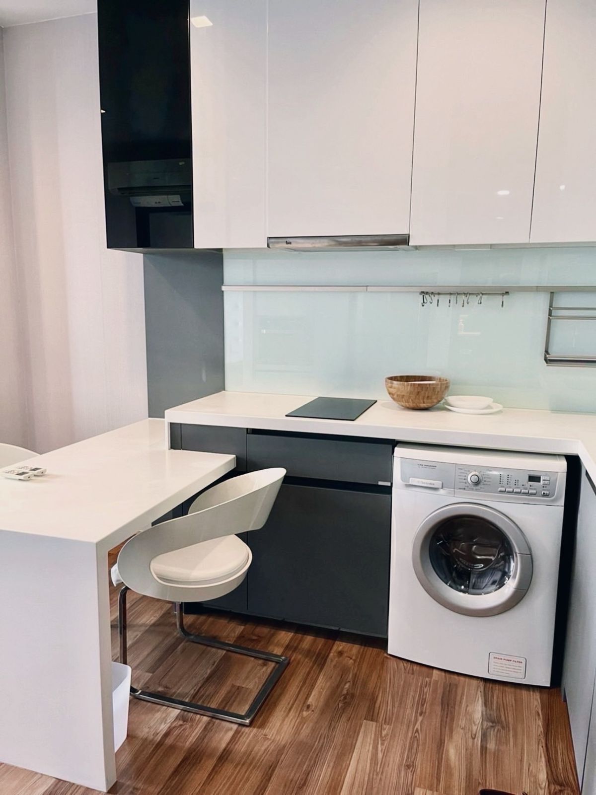 For RentCondoRatchadapisek, Huaikwang, Suttisan : For Rent - IVY Ampio Luxury Condo. Very cheap. Real room. Fully Furnished near MRT Cultural Center.