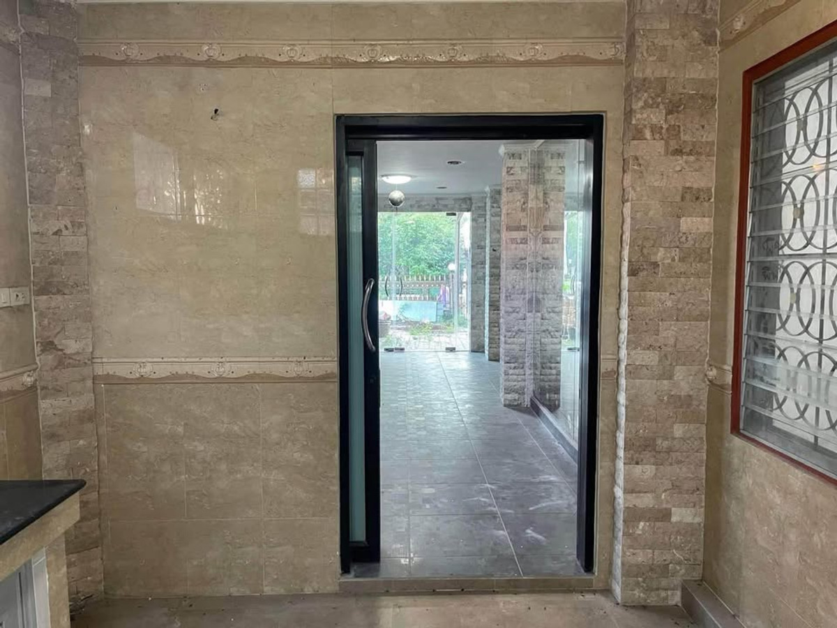 ให้เช่าบ้านนนทบุรี บางใหญ่ บางบัวทอง : บ้านพร้อมโกดัง 200ตรว. ซอยบัวทองเคหะ 6 ห้องนอน 3 ห้องน้ำ หมู่บ้านเรือนไทย นนทบุรี