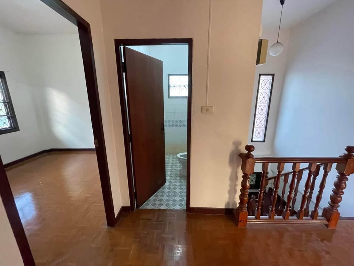 ให้เช่าบ้านนนทบุรี บางใหญ่ บางบัวทอง : บ้านพร้อมโกดัง 200ตรว. ซอยบัวทองเคหะ 6 ห้องนอน 3 ห้องน้ำ หมู่บ้านเรือนไทย นนทบุรี