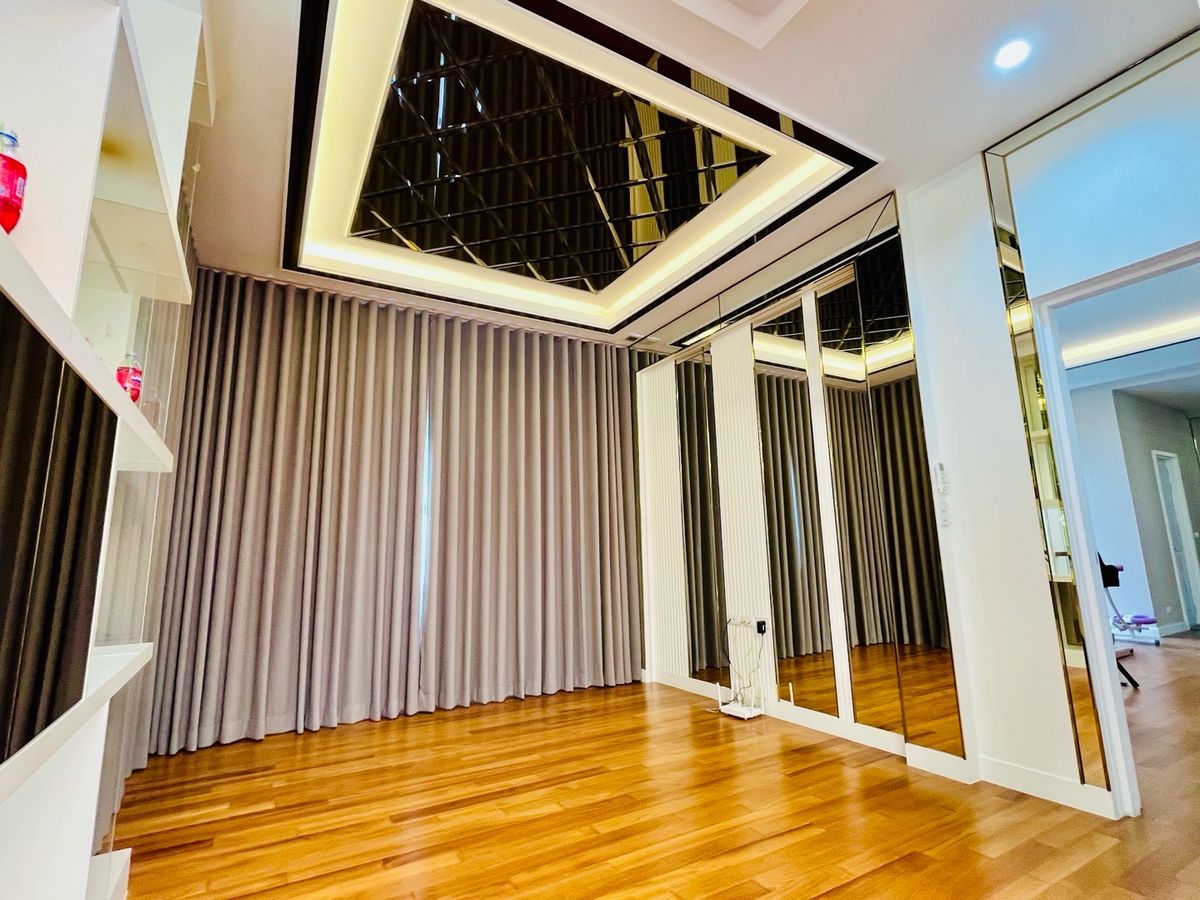For SaleHousePathum Thani,Rangsit, Thammasat : House for sale, Vibhavadi Rangsit, has a swimming pool to go to 6 million houses, the largest corner of the corner of 450 sq. M. more beautiful than the angel Grandeviphawadee Rangsit