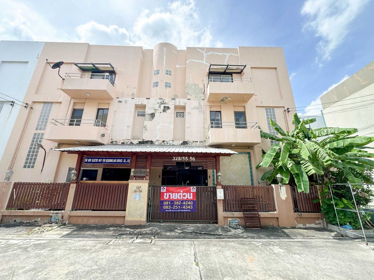 For SaleTownhomeChokchai 4, Ladprao 71, Ladprao 48, : Townhome for Sale 2 Adjacent Units at Montree Townhome, 350 sq.m., Near Central Eastville