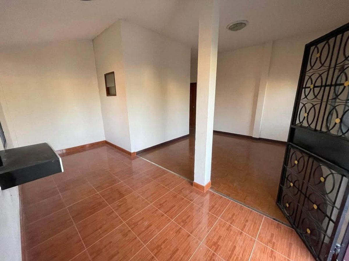 ให้เช่าบ้านนนทบุรี บางใหญ่ บางบัวทอง : บ้านพร้อมโกดัง 200ตรว. ซอยบัวทองเคหะ 6 ห้องนอน 3 ห้องน้ำ หมู่บ้านเรือนไทย นนทบุรี